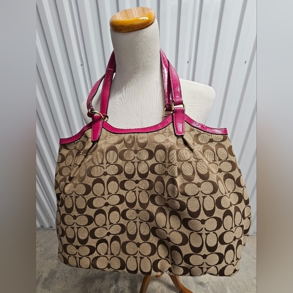 COACH BAG X-LARGE TOTE JACQUARD C with Hot Pink Vinyl 18" w x 11.5" L - Picture 2 of 14